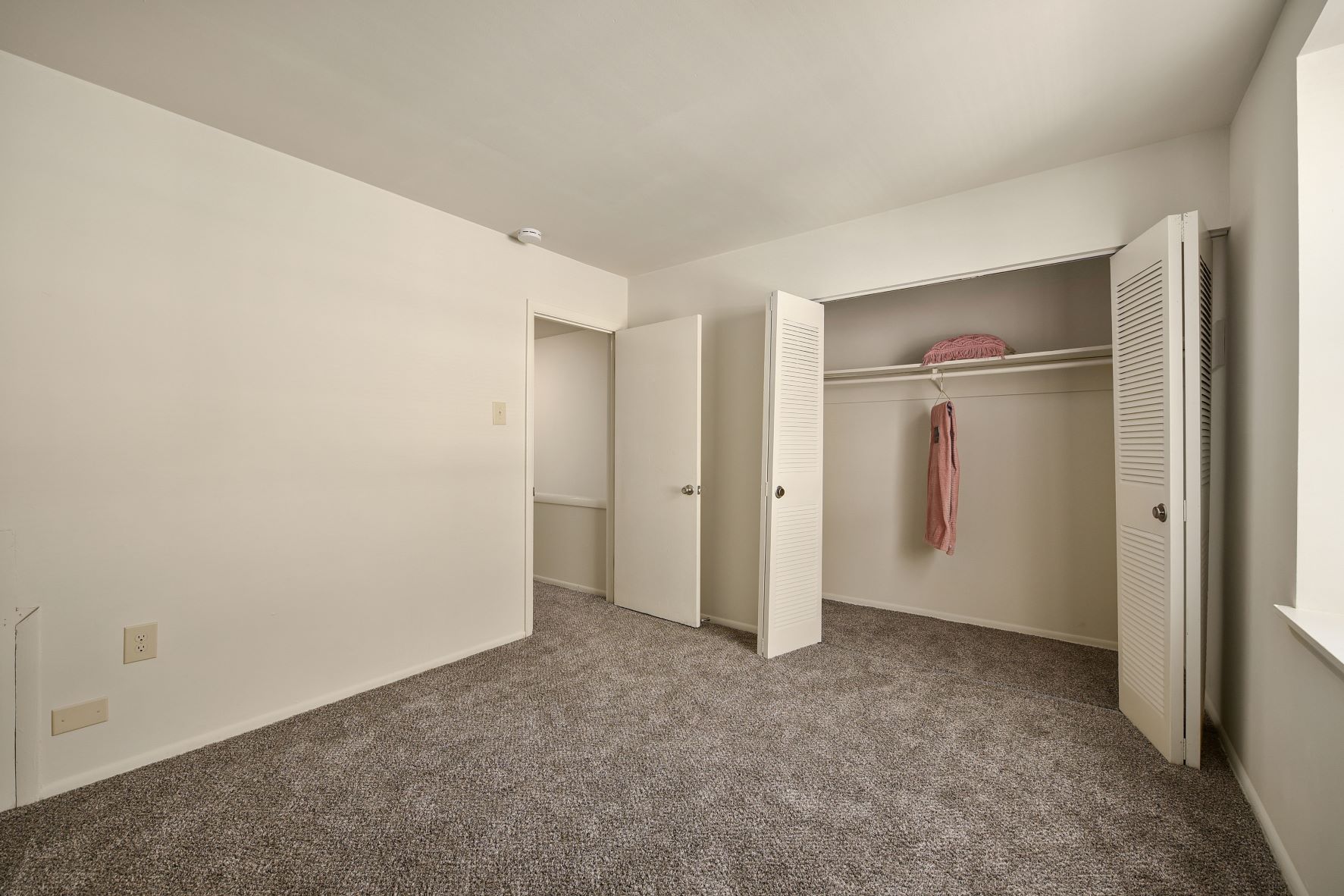 Renovated 2BR 1.5BA Townhouse Bedroom 2